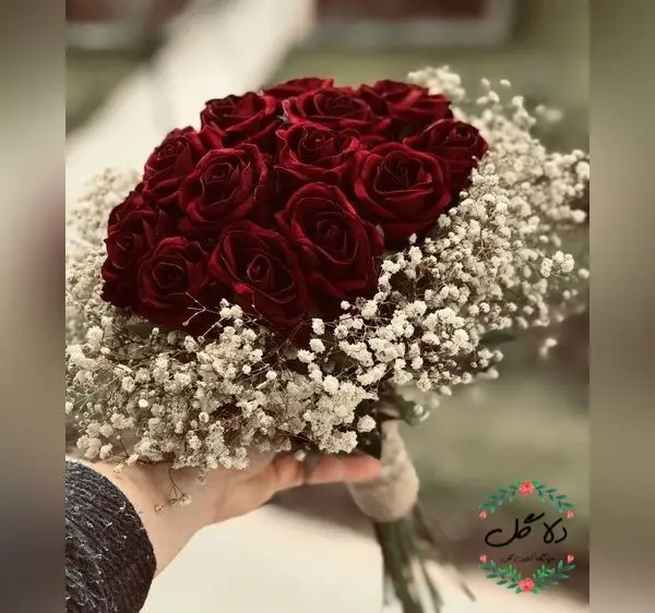 دسته گل عروس با رز قرمز
