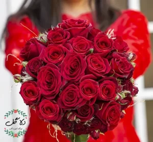 دسته گل رز قرمز